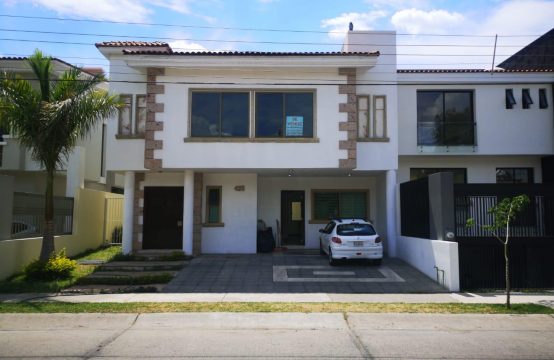 RESIDENCIA EN VENTA &#8211; JARDIN REAL